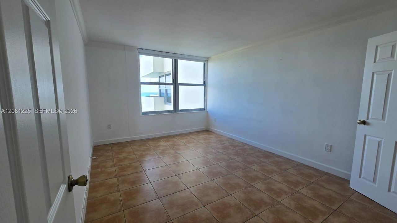 For Rent: $2,950 (1 beds, 1 baths, 726 Square Feet)