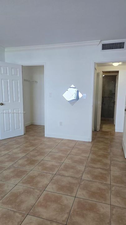For Rent: $2,950 (1 beds, 1 baths, 726 Square Feet)