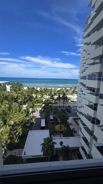 For Rent: $2,950 (1 beds, 1 baths, 726 Square Feet)