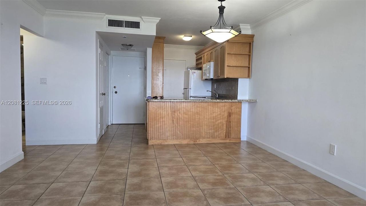 For Rent: $2,950 (1 beds, 1 baths, 726 Square Feet)