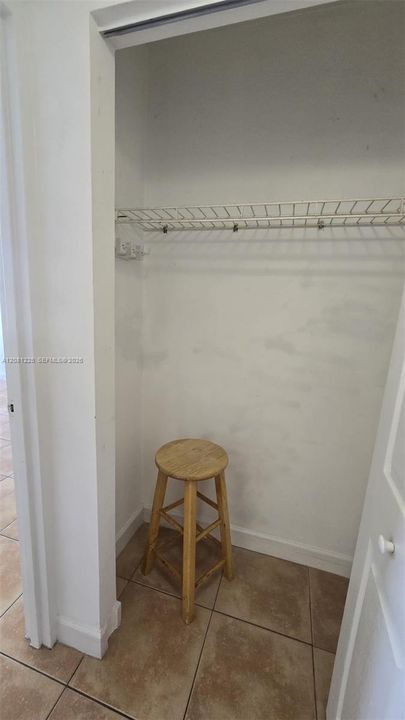 For Rent: $2,950 (1 beds, 1 baths, 726 Square Feet)