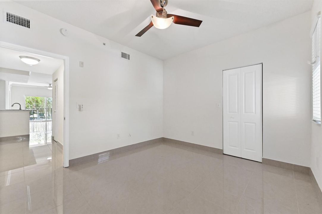 19 Bedroom 02