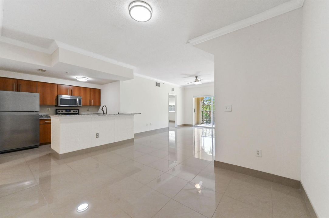 05 Kitchen & Livingroom 01