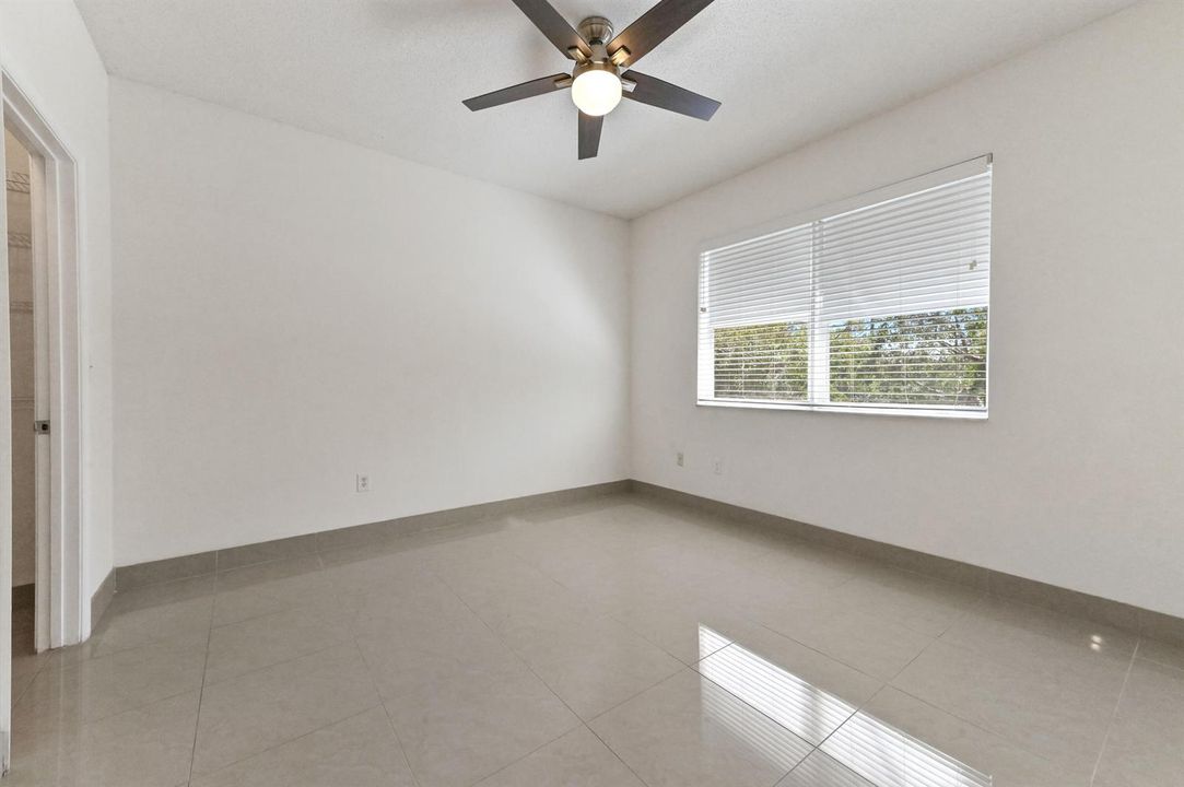 22 Bedroom 01