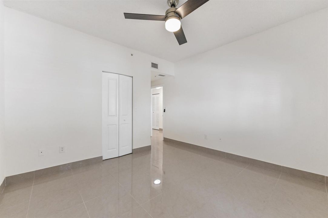 17 Bedroom 02