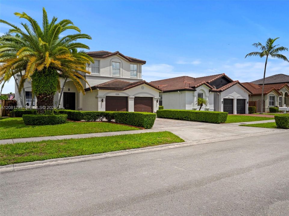 For Sale: $869,999 (4 beds, 2 baths, 2372 Square Feet)