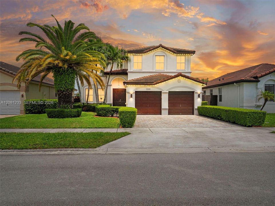 For Sale: $869,999 (4 beds, 2 baths, 2372 Square Feet)