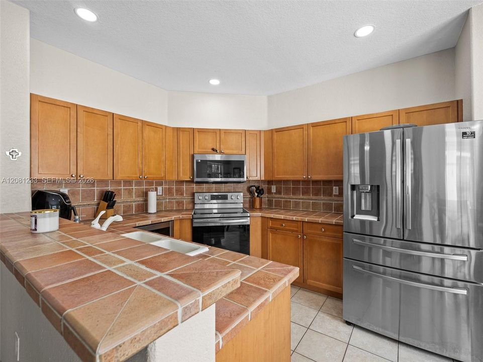 For Sale: $869,999 (4 beds, 2 baths, 2372 Square Feet)