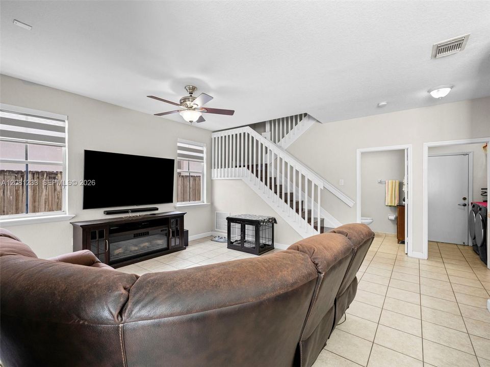 For Sale: $869,999 (4 beds, 2 baths, 2372 Square Feet)