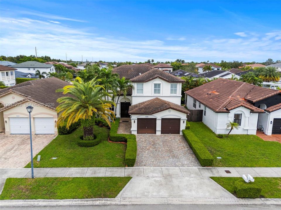 For Sale: $869,999 (4 beds, 2 baths, 2372 Square Feet)