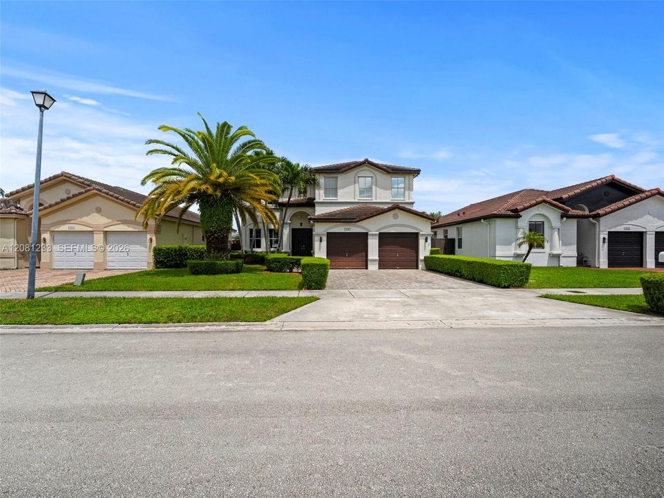 For Sale: $869,999 (4 beds, 2 baths, 2372 Square Feet)