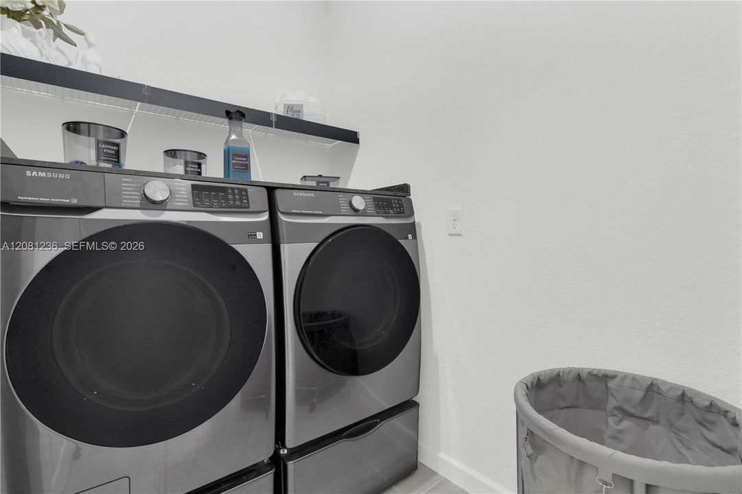 En Renta: $4,300 (4 camas, 3 baños, 2412 Pies cuadrados)