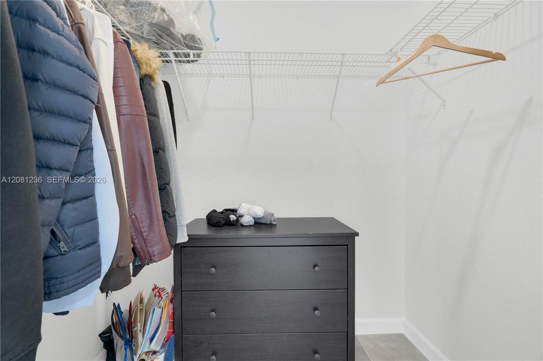 En Renta: $4,300 (4 camas, 3 baños, 2412 Pies cuadrados)
