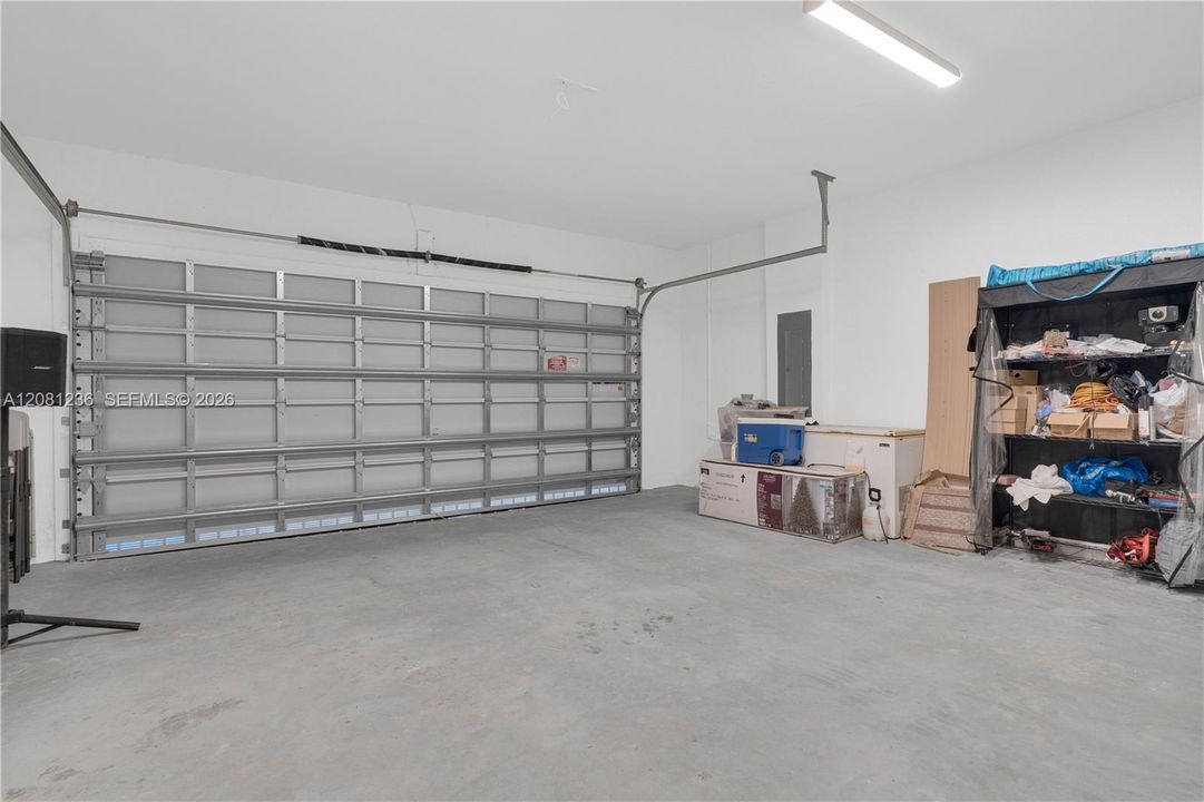En Renta: $4,300 (4 camas, 3 baños, 2412 Pies cuadrados)