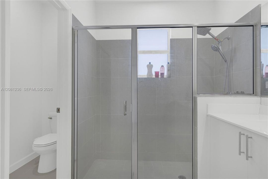 En Renta: $4,300 (4 camas, 3 baños, 2412 Pies cuadrados)