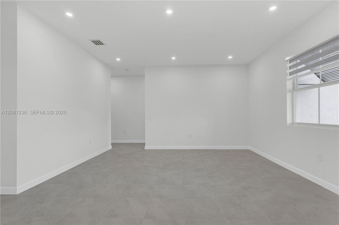 En Renta: $4,300 (4 camas, 3 baños, 2412 Pies cuadrados)