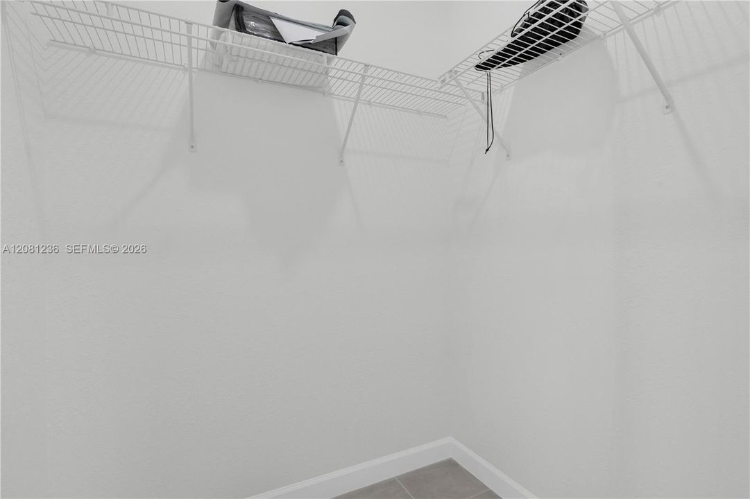 En Renta: $4,300 (4 camas, 3 baños, 2412 Pies cuadrados)