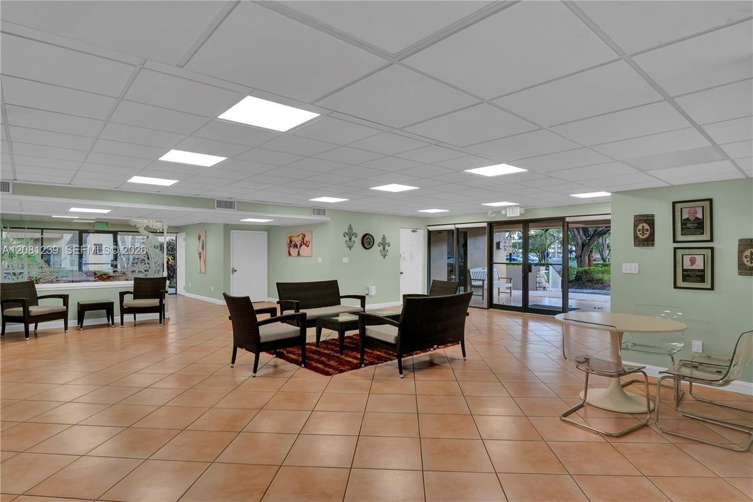 For Sale: $310,000 (2 beds, 2 baths, 1075 Square Feet)