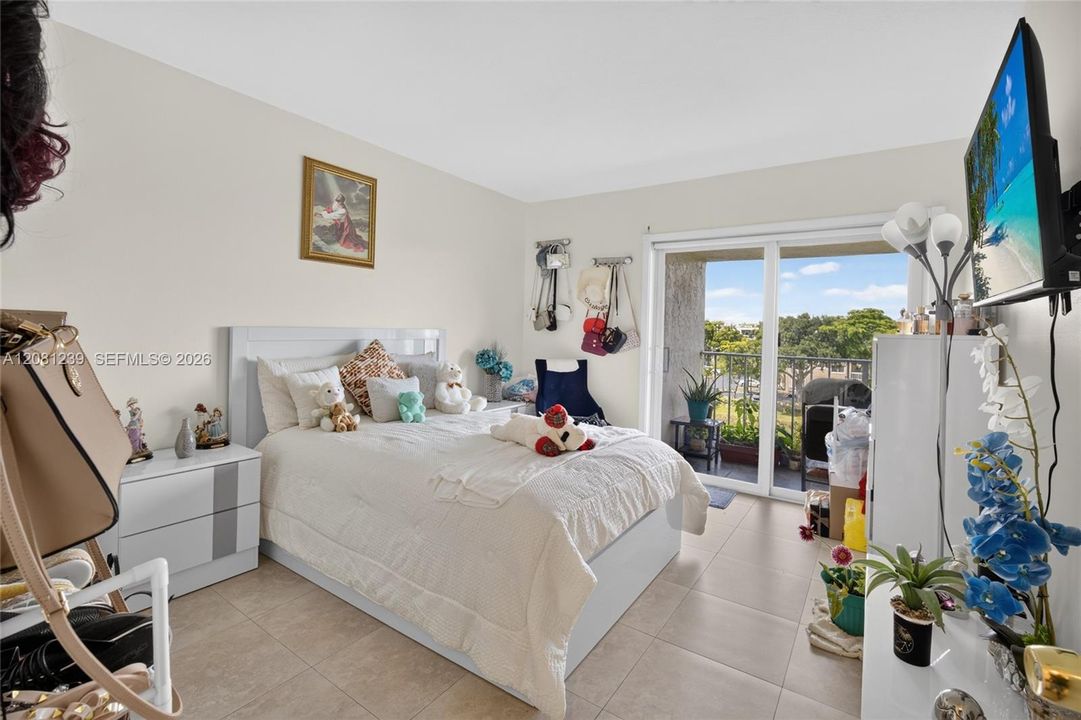 For Sale: $310,000 (2 beds, 2 baths, 1075 Square Feet)