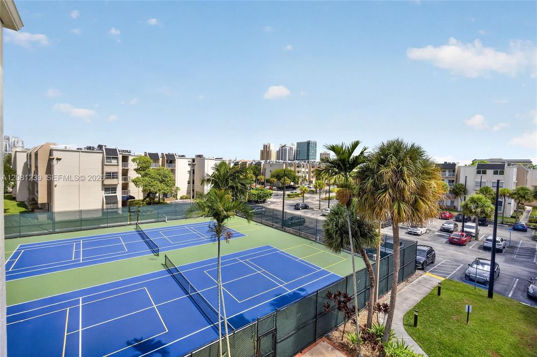 For Sale: $310,000 (2 beds, 2 baths, 1075 Square Feet)