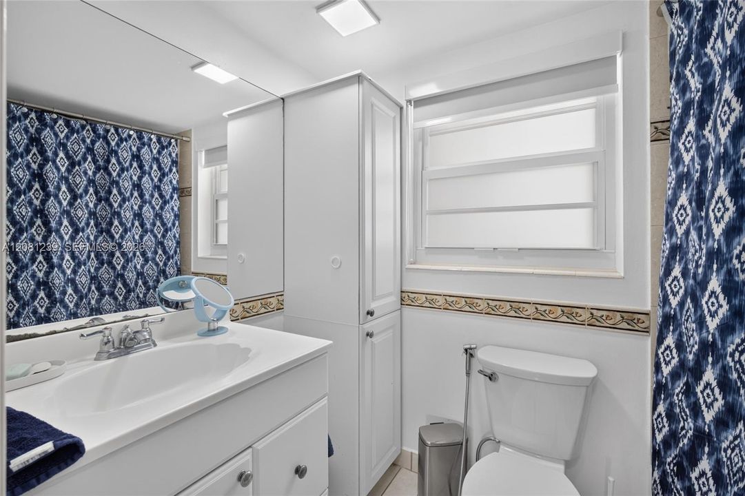 For Sale: $310,000 (2 beds, 2 baths, 1075 Square Feet)