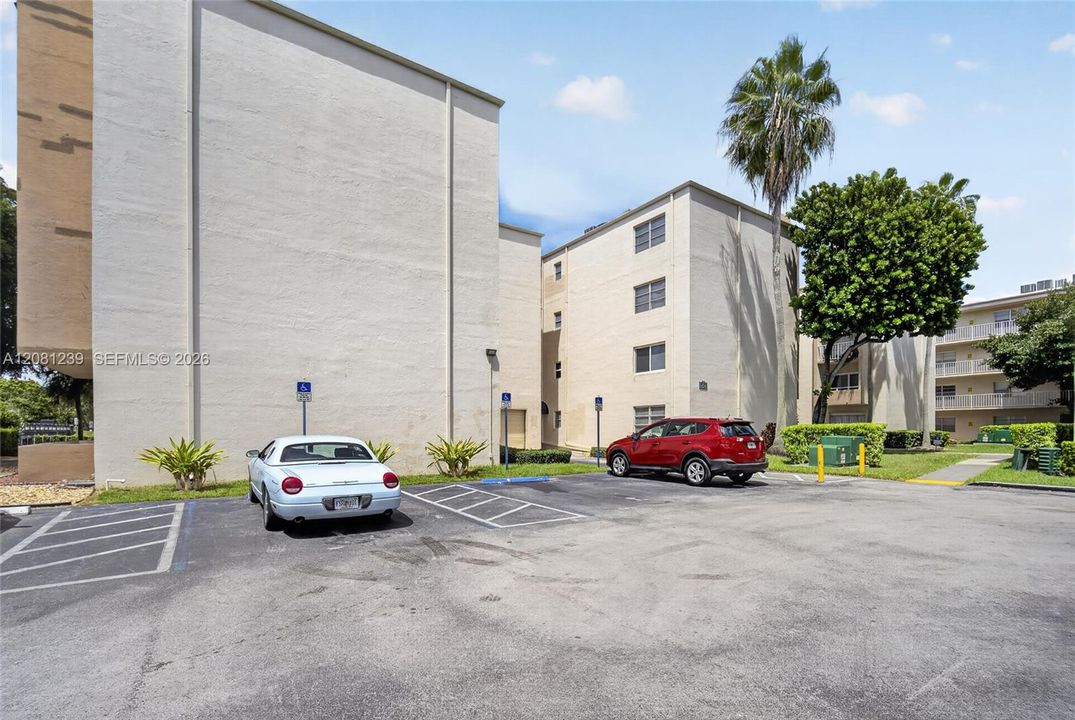 For Sale: $310,000 (2 beds, 2 baths, 1075 Square Feet)