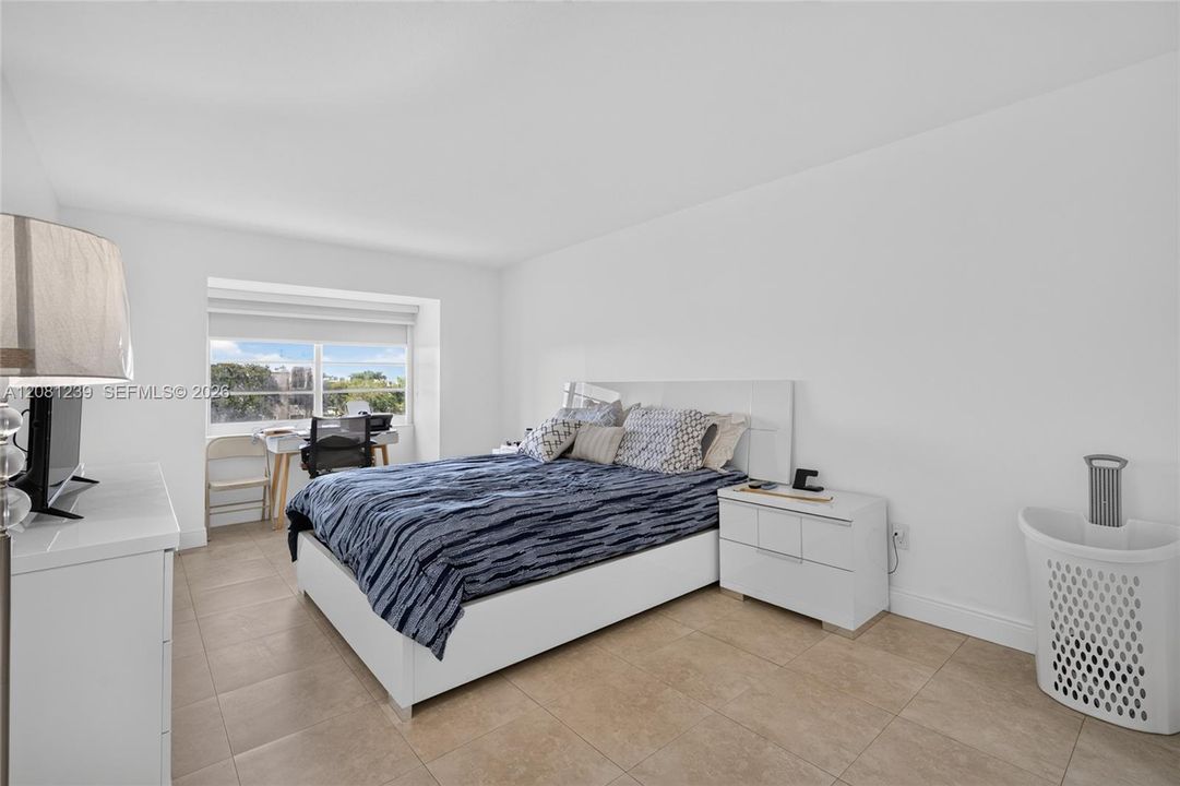 For Sale: $310,000 (2 beds, 2 baths, 1075 Square Feet)