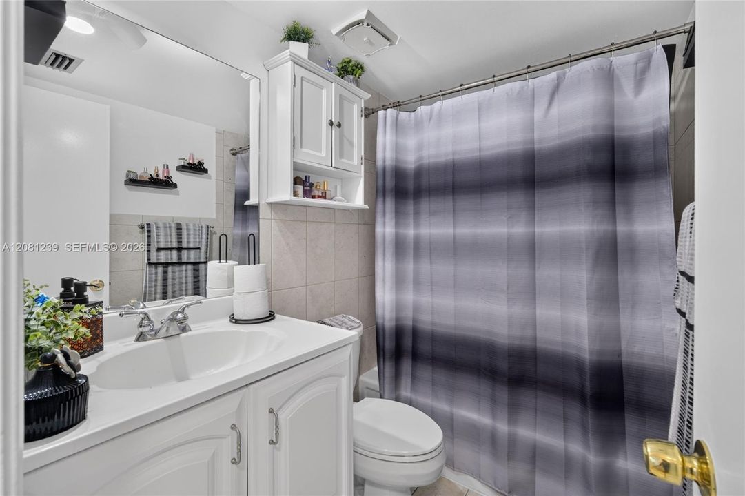 For Sale: $310,000 (2 beds, 2 baths, 1075 Square Feet)