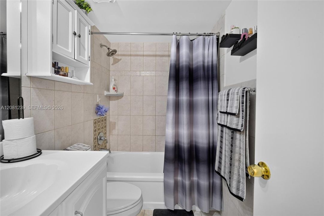 For Sale: $310,000 (2 beds, 2 baths, 1075 Square Feet)