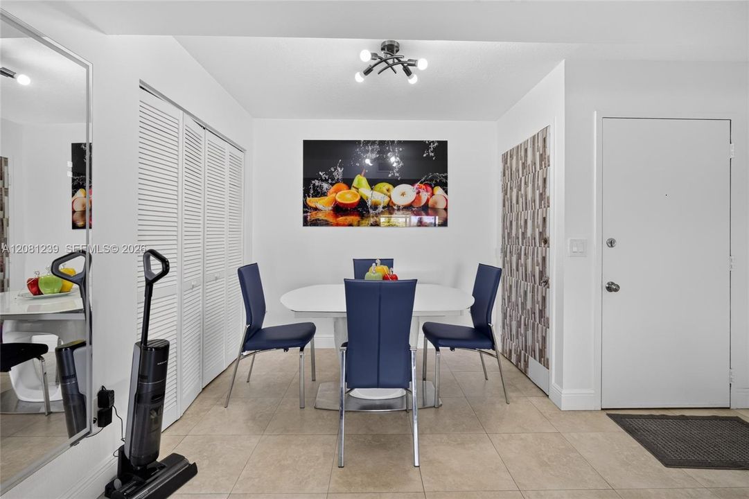 For Sale: $310,000 (2 beds, 2 baths, 1075 Square Feet)