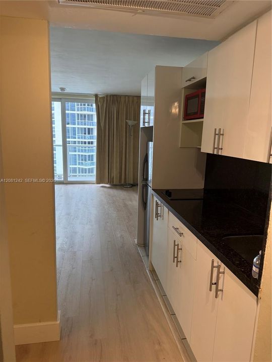 В аренду: $2,400 (0 спален, 1 ванн, 360 Квадратных фут)