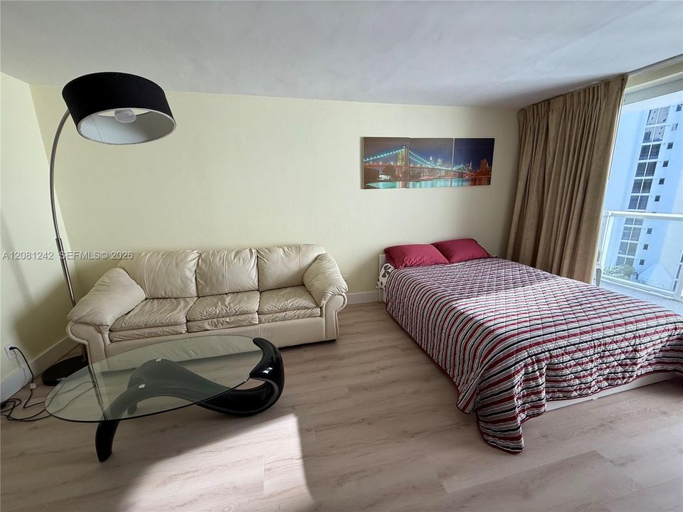 В аренду: $2,400 (0 спален, 1 ванн, 360 Квадратных фут)