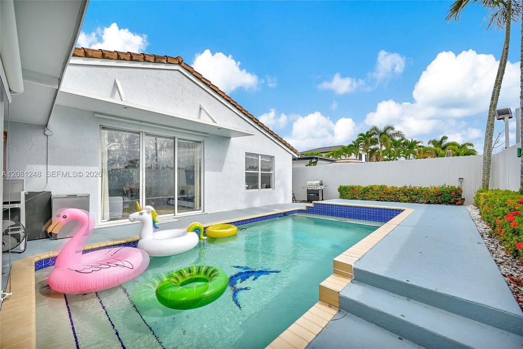 For Sale: $669,999 (4 beds, 3 baths, 1616 Square Feet)