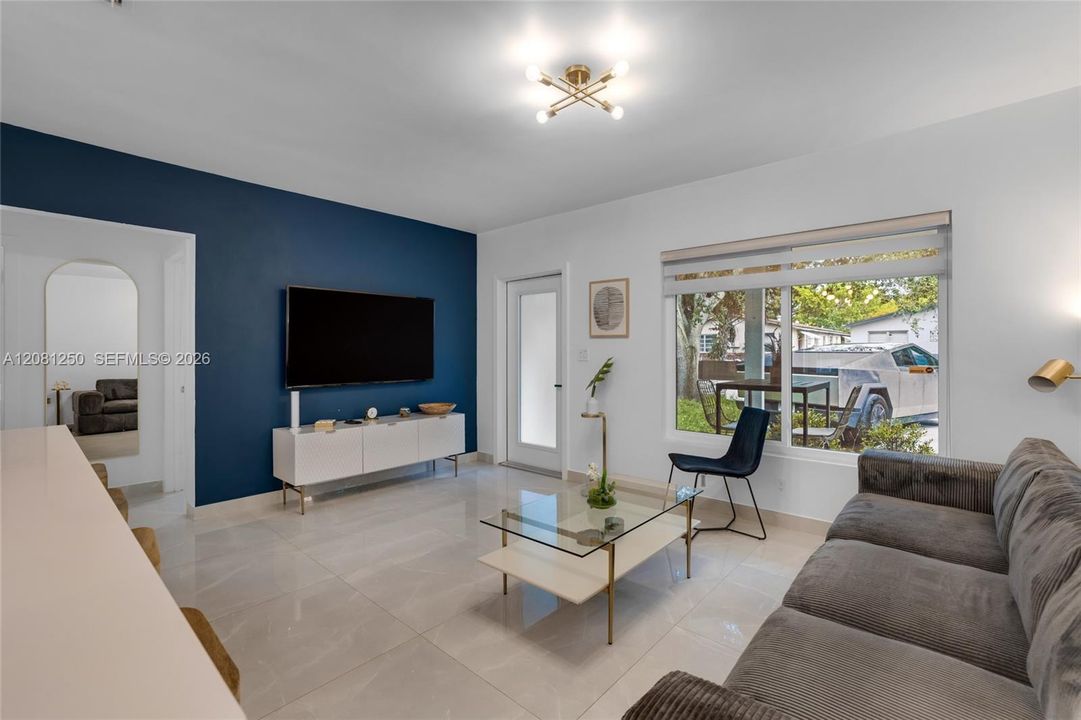 For Rent: $3,000 (2 beds, 1 baths, 805 Square Feet)