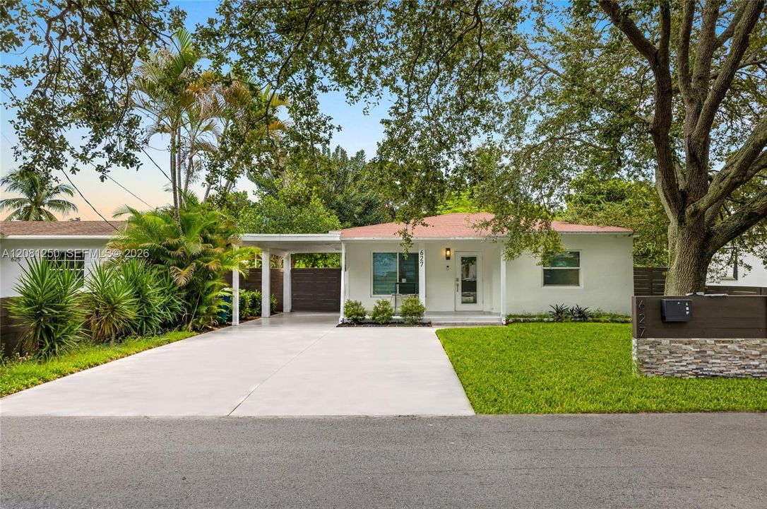 For Rent: $3,000 (2 beds, 1 baths, 805 Square Feet)