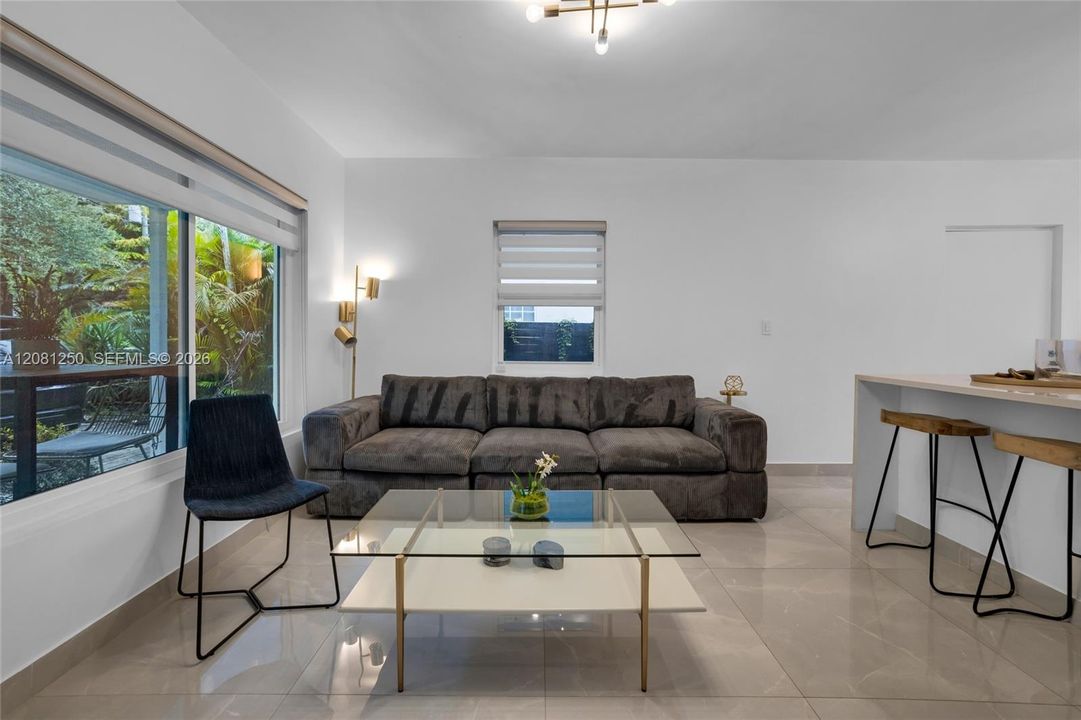 For Rent: $3,000 (2 beds, 1 baths, 805 Square Feet)
