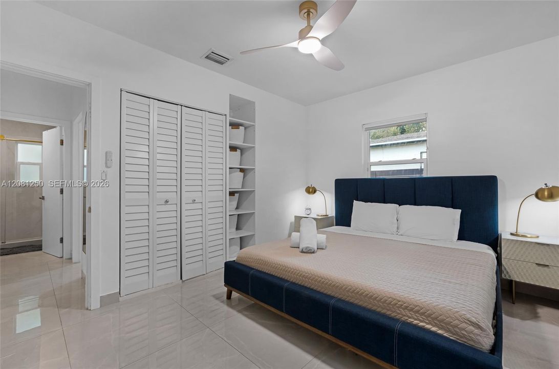 For Rent: $3,000 (2 beds, 1 baths, 805 Square Feet)
