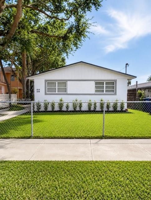 For Rent: $2,600 (2 beds, 1 baths, 2100 Square Feet)