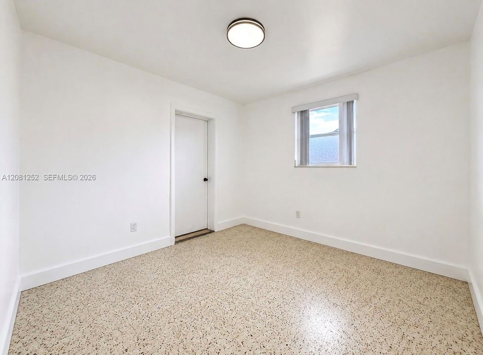 For Rent: $2,600 (2 beds, 1 baths, 2100 Square Feet)