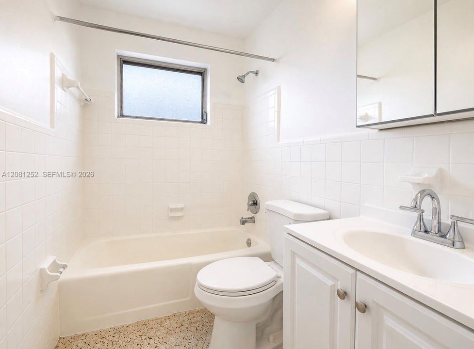 For Rent: $2,600 (2 beds, 1 baths, 2100 Square Feet)