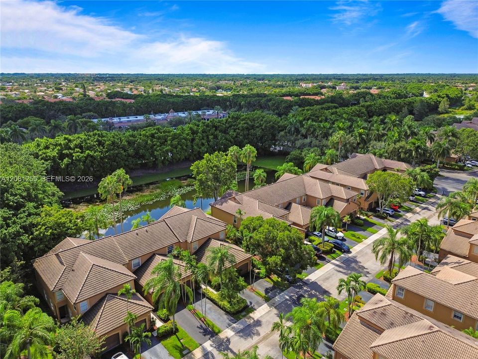 For Sale: $415,000 (2 beds, 1 baths, 969 Square Feet)