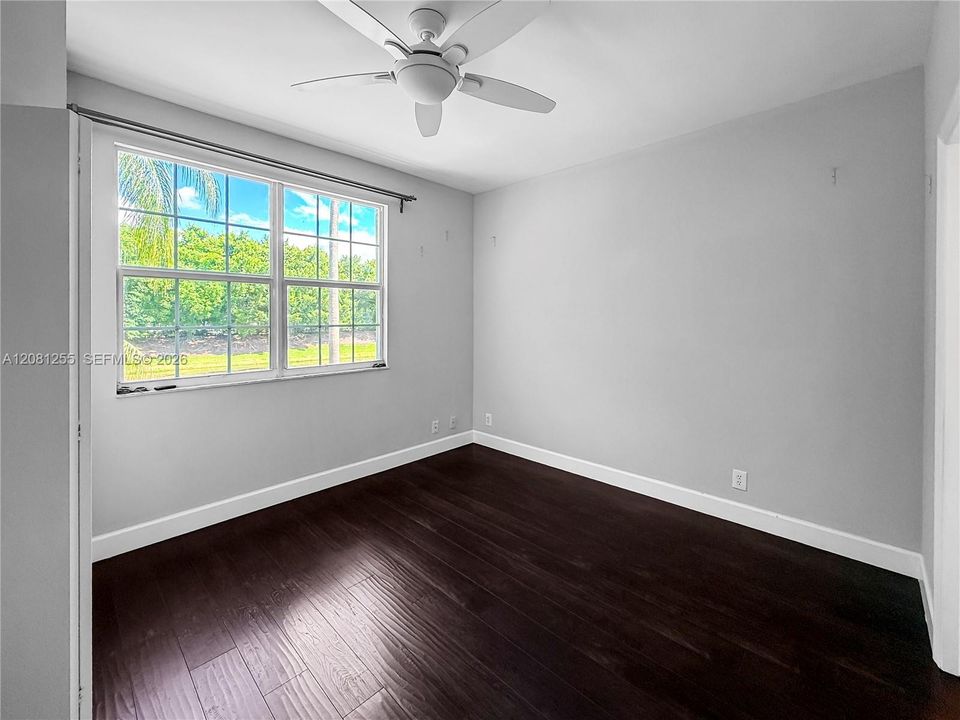 For Sale: $415,000 (2 beds, 1 baths, 969 Square Feet)
