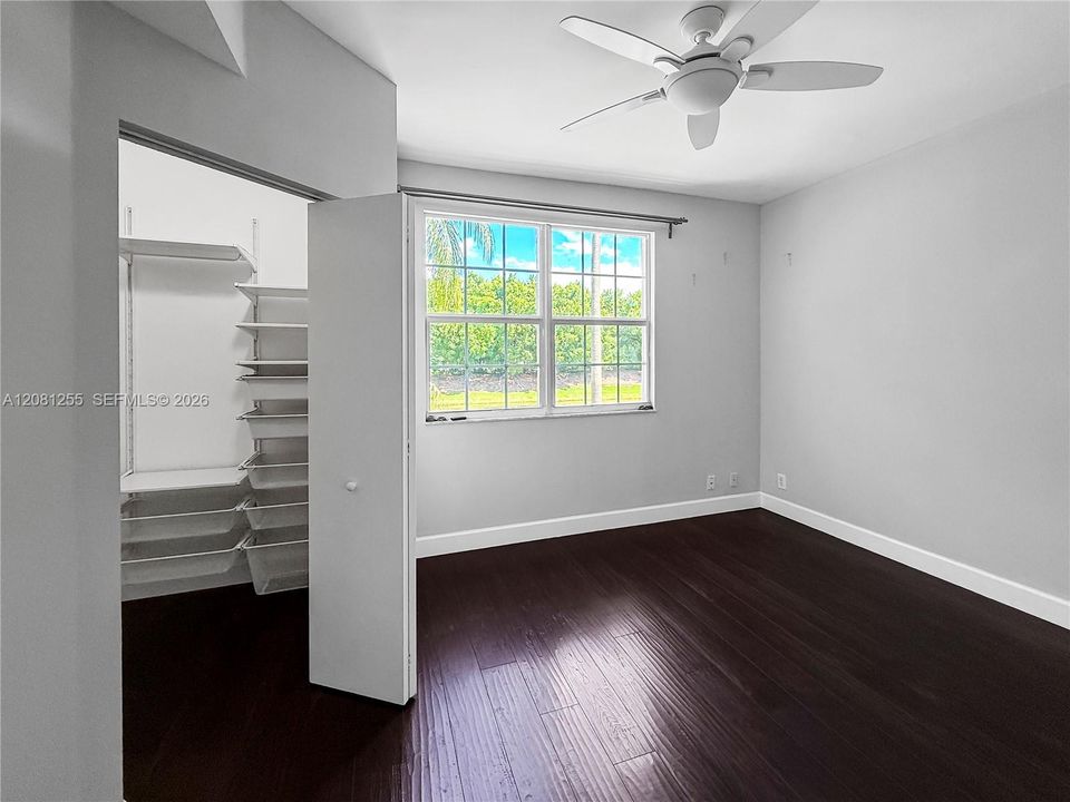 For Sale: $415,000 (2 beds, 1 baths, 969 Square Feet)