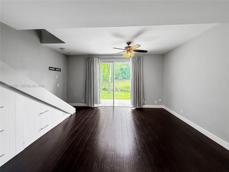 For Sale: $415,000 (2 beds, 1 baths, 969 Square Feet)