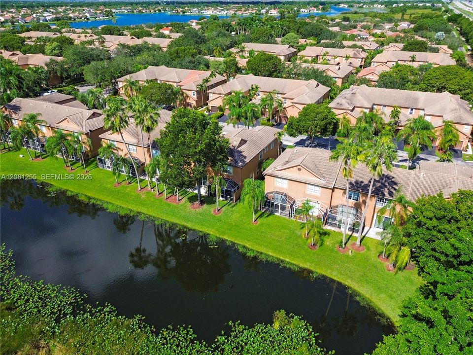For Sale: $415,000 (2 beds, 1 baths, 969 Square Feet)