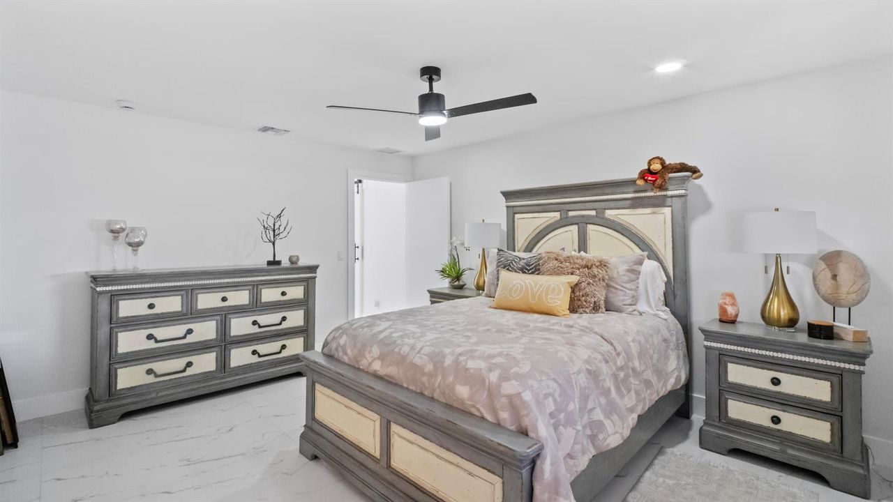 625 W 2nd St (6)