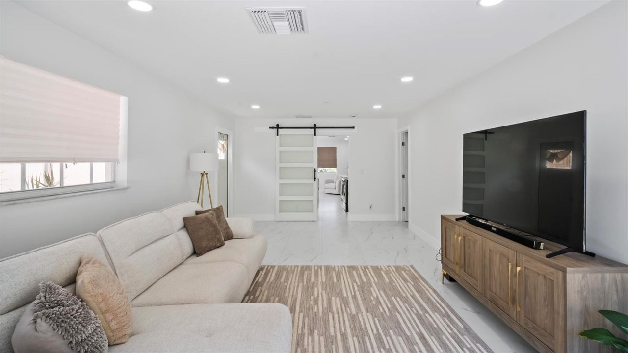625 W 2nd St (1)