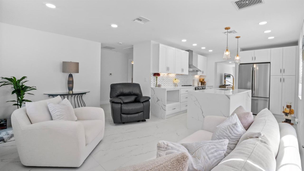 625 W 2nd St (17)