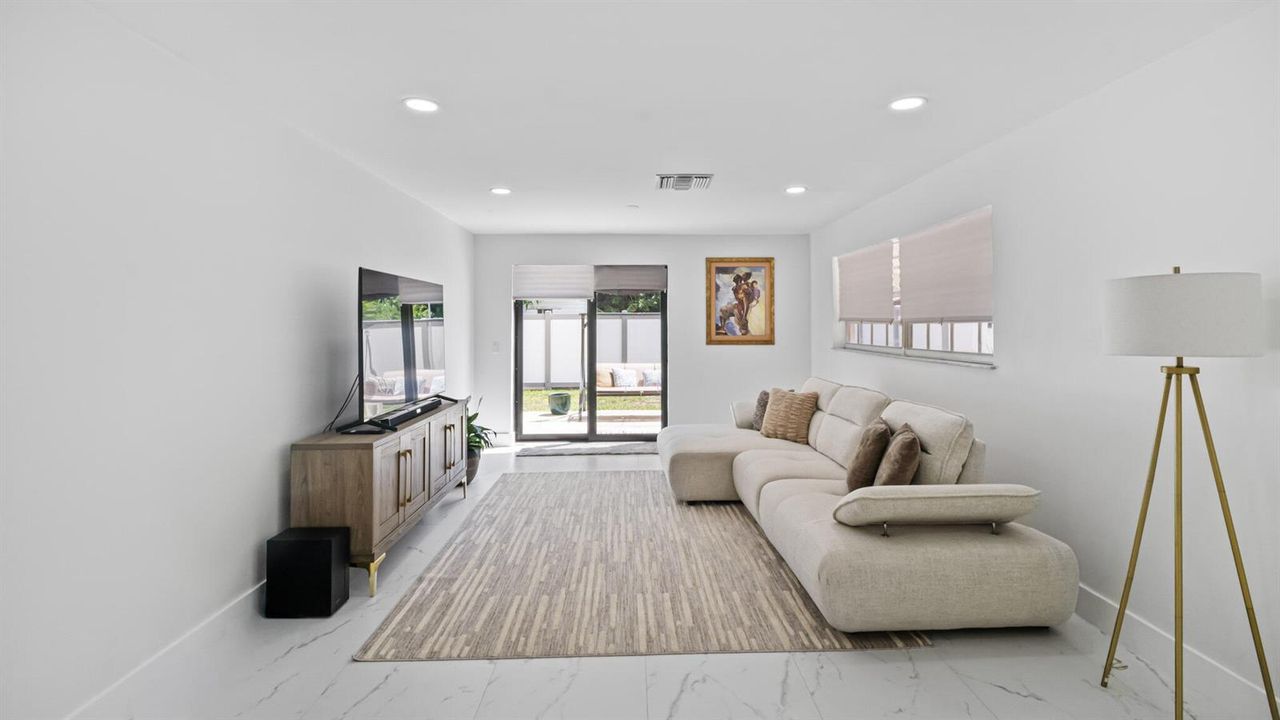 625 W 2nd St (4)