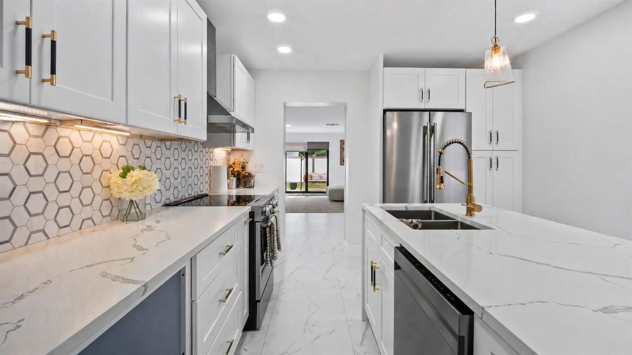 625 W 2nd St (1)